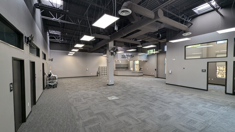 More Photos Of 8479 Davis Blvd, North Richland Hills Medical For Lease