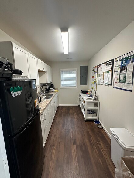 More Photos Of 12555 SW Hall Blvd, Tigard Office For Sale