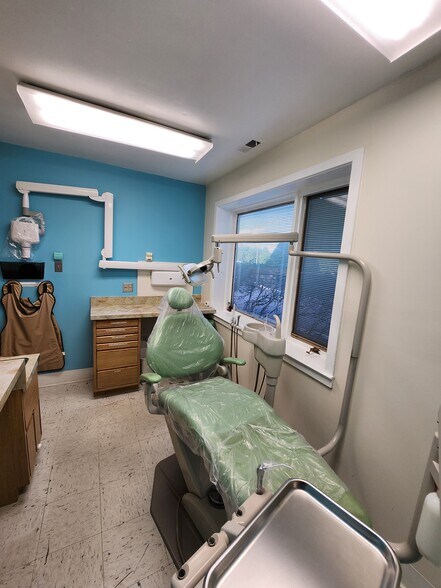 More Photos Of 920 Lawn Ave, Sellersville Medical For Sale