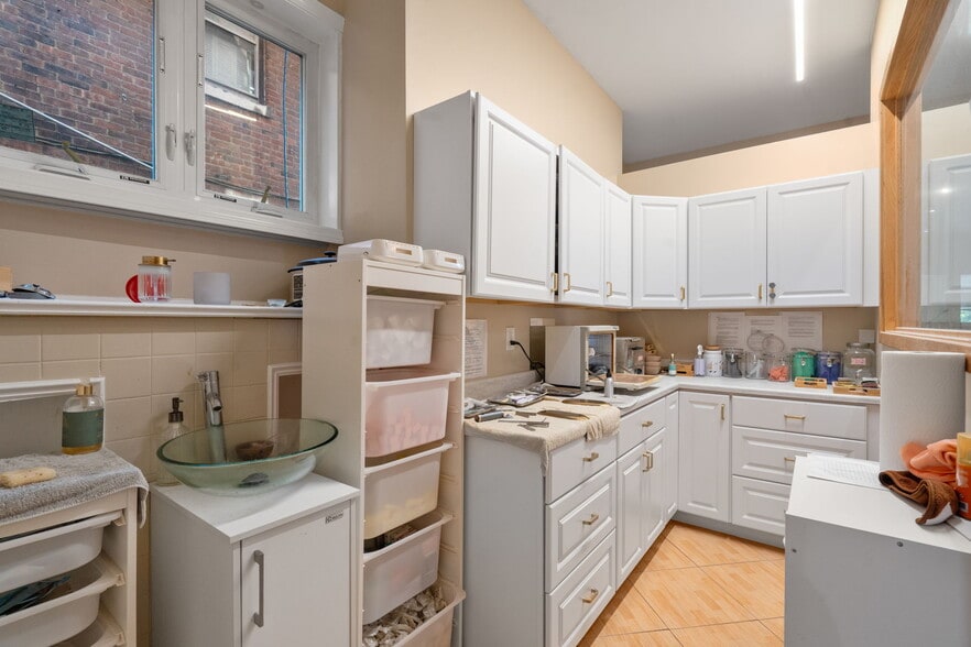 More Photos Of 1680 Beacon St, Brookline Apartments For Lease