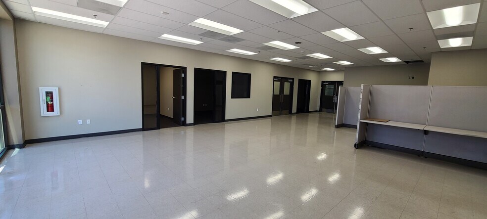 More Photos Of 2980 19th St SE, Salem Warehouse For Lease