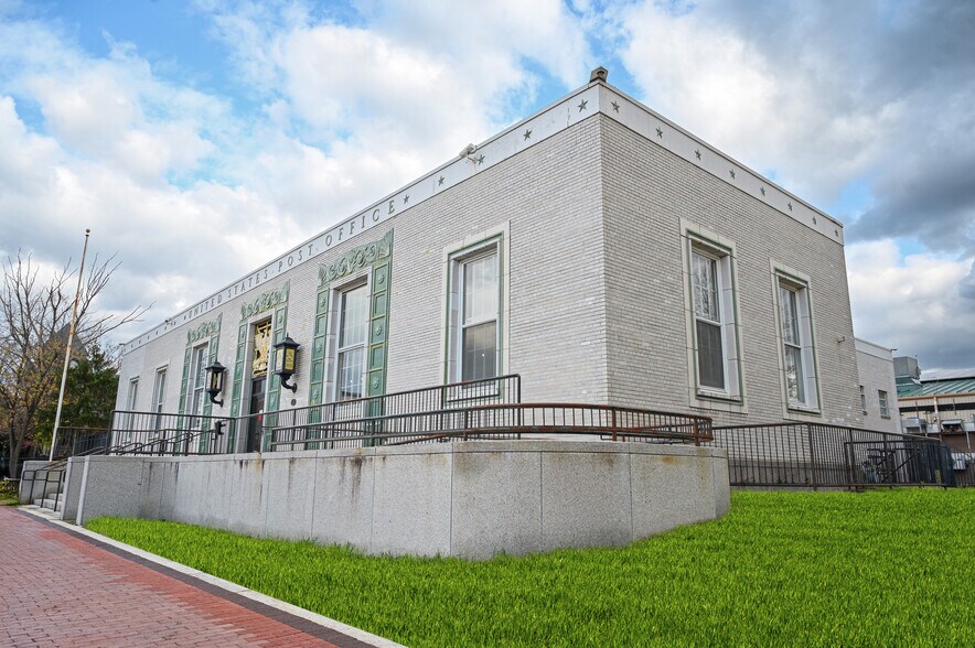 More Photos Of 19 Clifton Ave, Lakewood Post Office For Lease