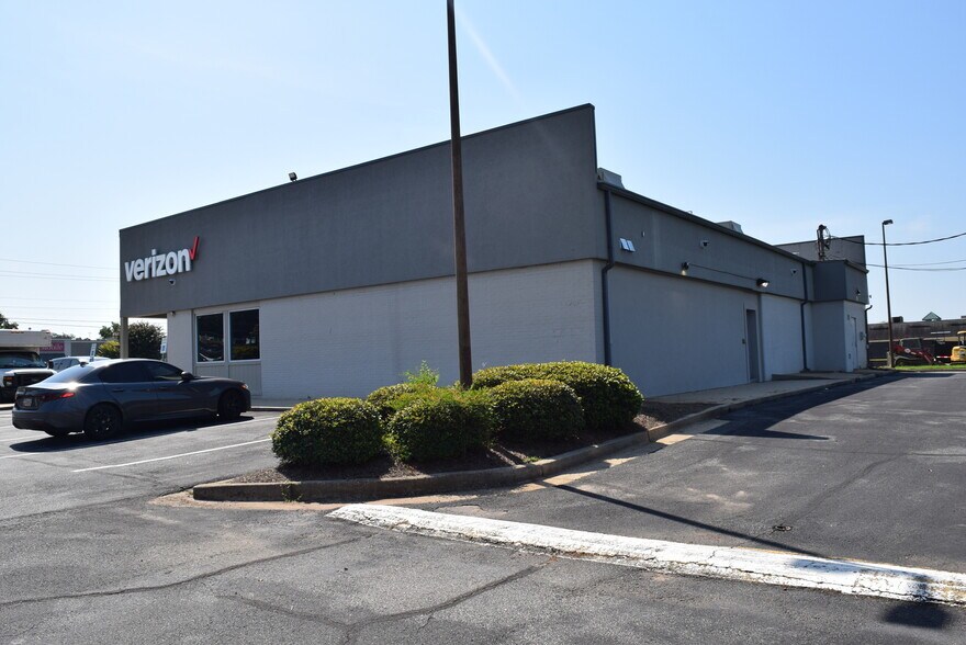 More Photos Of 1445 Express Way, Griffin Freestanding For Sale