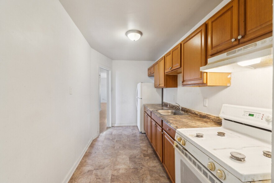 More Photos Of 3162 Buena Vista Ter SE, Washington Apartments For Sale