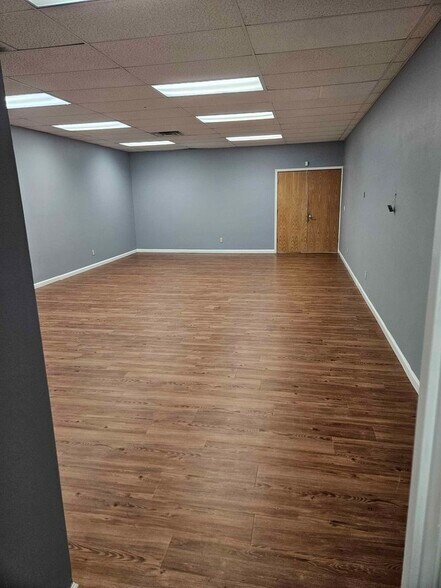 More Photos Of N168W20069 E Main St, Jackson Freestanding For Lease