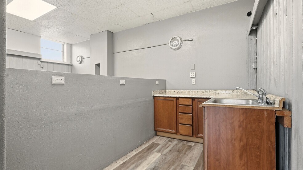 More Photos Of 204 W Beaver Ave, Fort Morgan Showroom For Sale