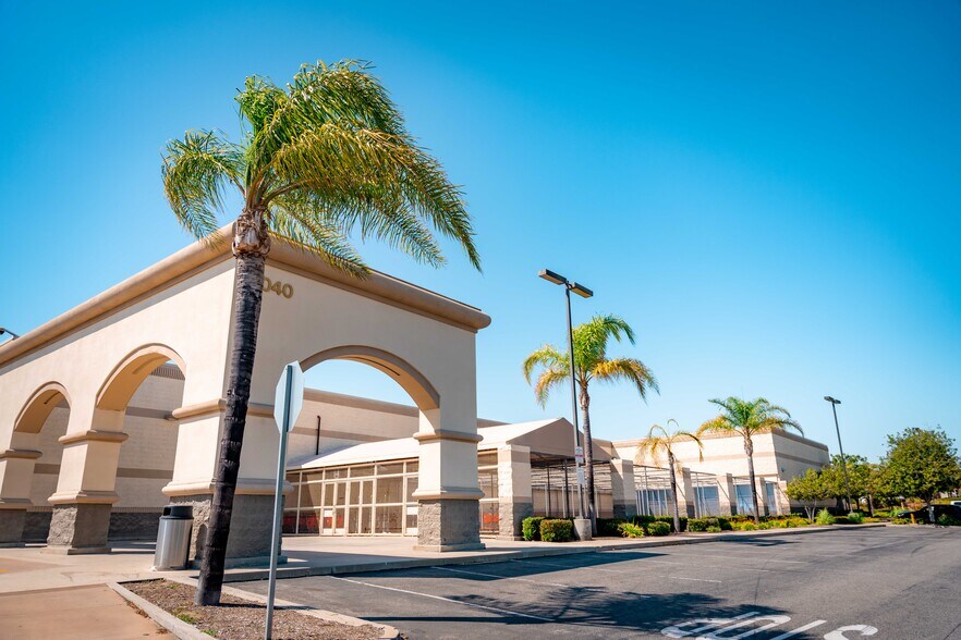 More Photos Of 40930-41090 California Oaks Rd, Murrieta Unknown For Lease