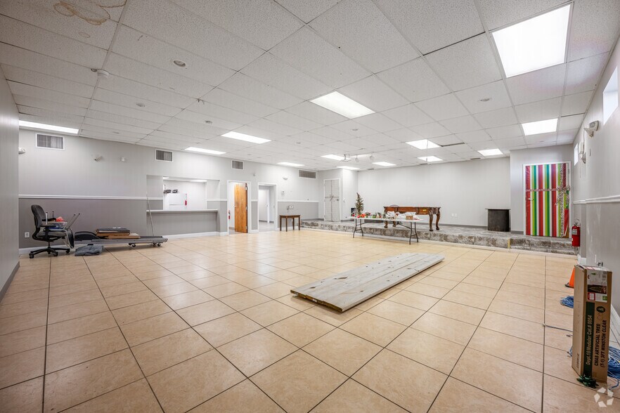 More Photos Of 150 Dog Track Rd, Longwood Office For Lease