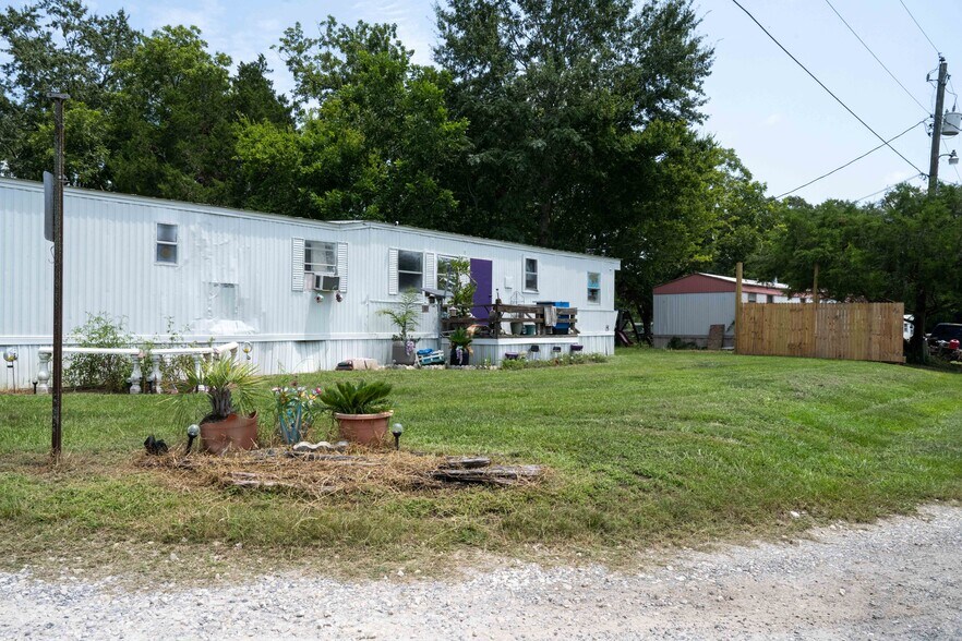 More Photos Of 3201 Wendy Lewis Rd, Bonifay Manufactured Housing Mobile Home Park For Sale