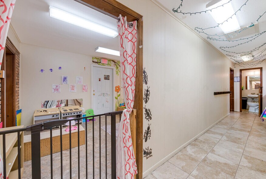 More Photos Of 2000 N 25th St, Waco Daycare Center For Sale