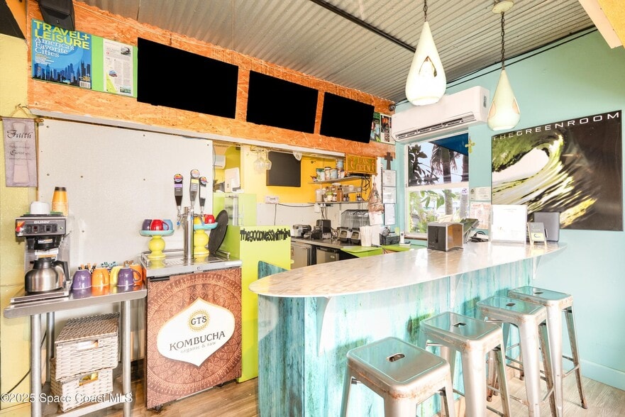 More Photos Of 222 N 1st St, Cocoa Beach General Retail For Sale