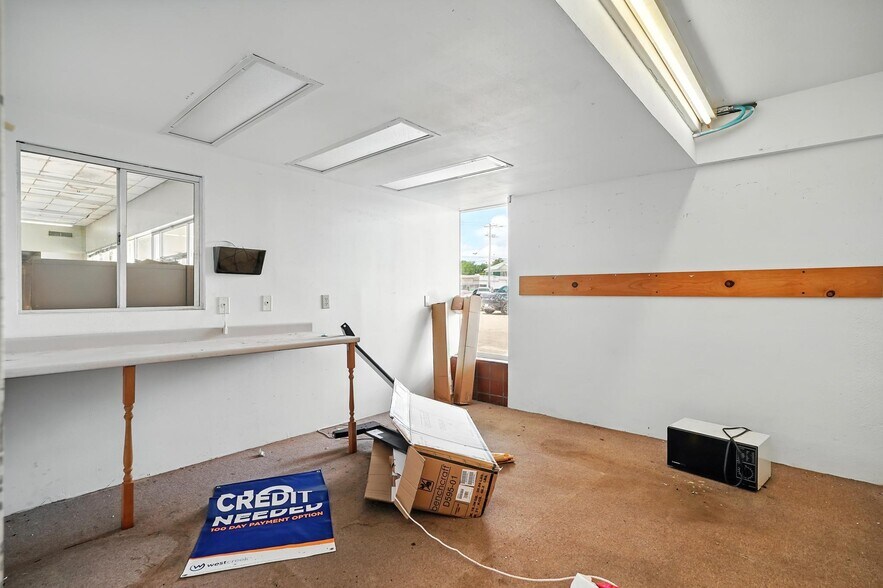 More Photos Of 500-511 E Broadway St, Sweetwater Storefront For Sale