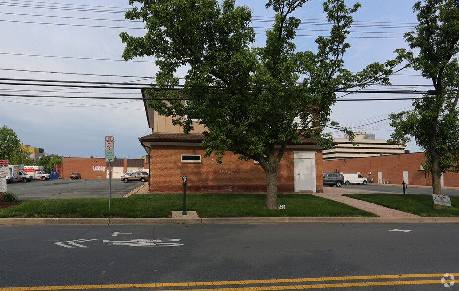 More Photos Of 326 N Stonestreet Ave, Rockville Flex For Lease