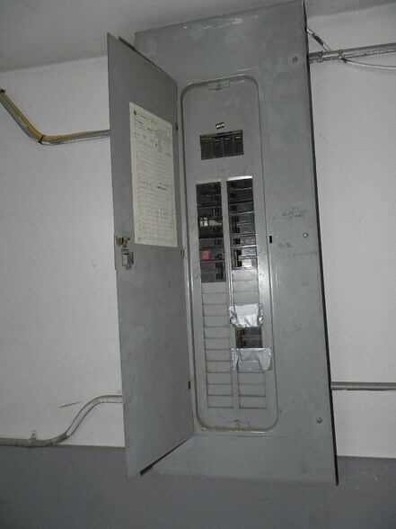 More Photos Of 1641 E Main St, Niles Manufacturing For Sale