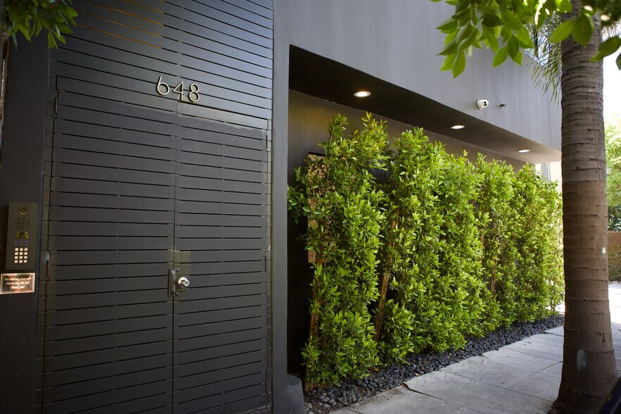 More Photos Of 648 N St. Andrews Pl, Los Angeles Loft Creative Space For Sale