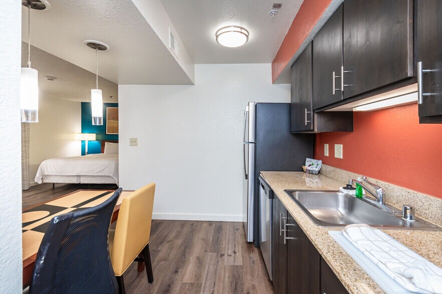 More Photos Of 1530 Howe Ave, Sacramento Hotel For Sale