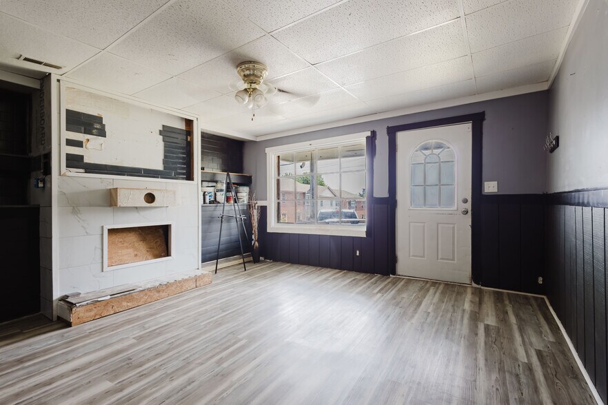 More Photos Of , Lexington Specialty For Sale