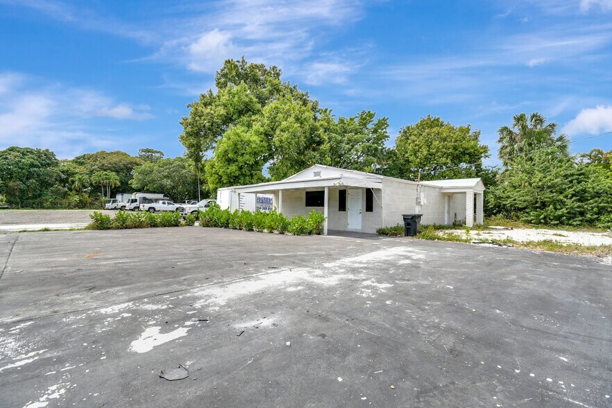 More Photos Of 2160 NW 24th St, Fort Lauderdale Auto Dealership For Sale