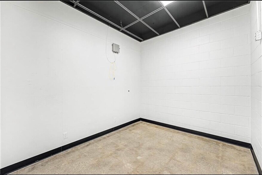 More Photos Of 800 Highland Ave, Springdale Freestanding For Sale