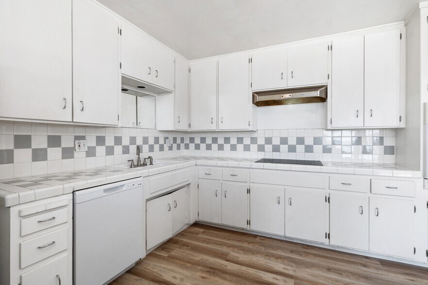 More Photos Of 2801-2807 Columbia St, San Diego Apartments For Sale