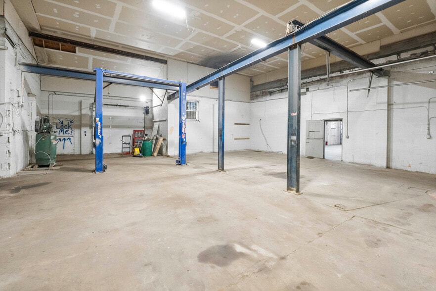 More Photos Of 1923 Old Eastern Ave, Essex Service For Lease