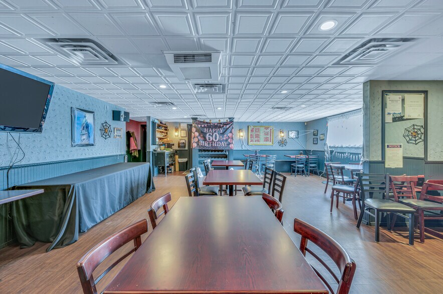 More Photos Of 524 Court St, Scranton General Retail For Sale