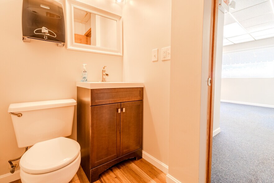 More Photos Of 9173 Lincoln Hwy, Irwin Office For Sale