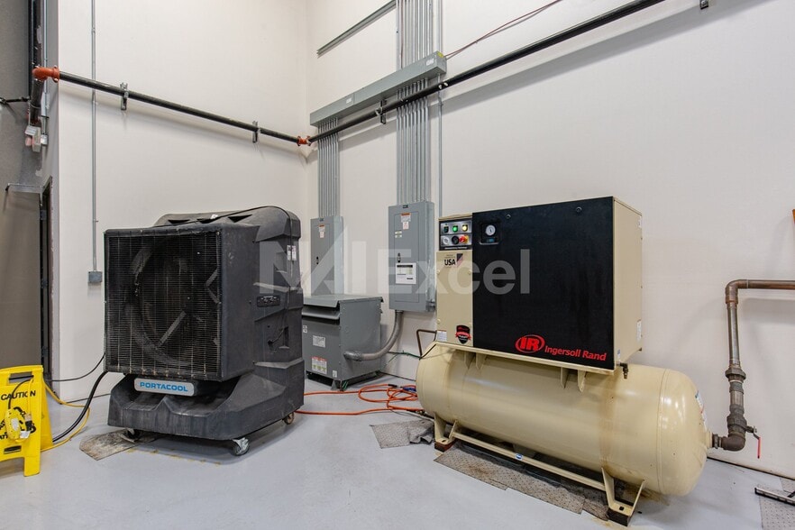 More Photos Of 820 Dunsan Way, Henderson Industrial For Sale