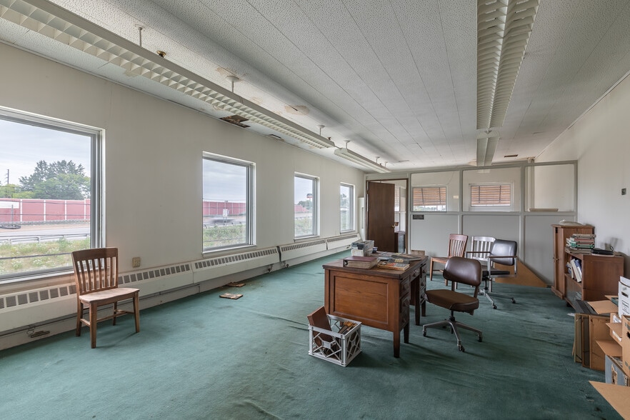 More Photos Of 24000 Lakeland Blvd, Euclid Manufacturing For Sale