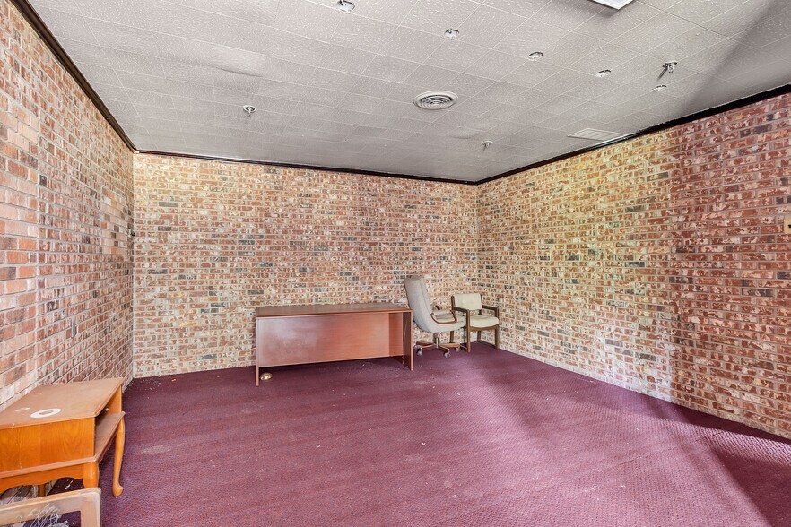 More Photos Of 121 Trotter Industrial Ln, Saluda Warehouse For Lease