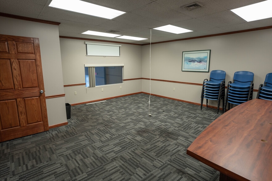 More Photos Of 1561 W Liberty Ave, Pittsburgh Auto Dealership For Lease