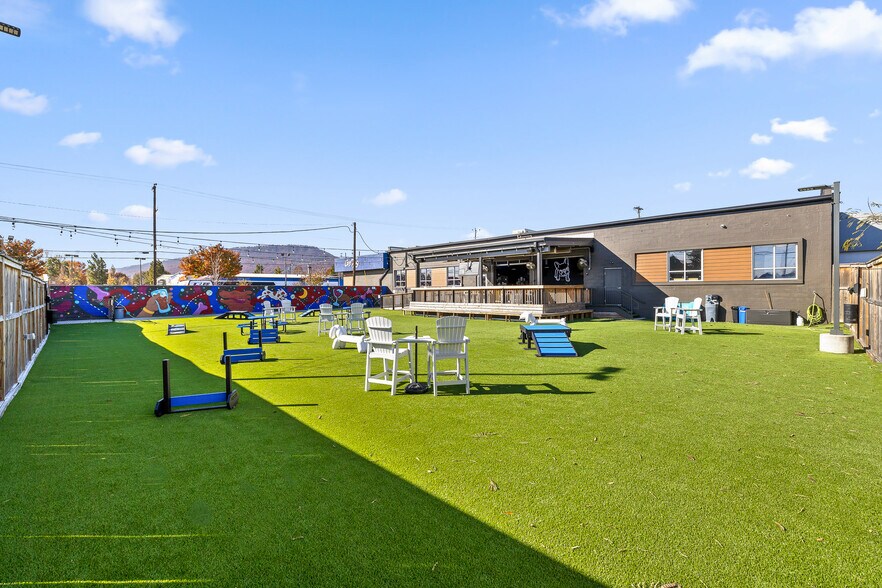 More Photos Of 255 W 20th St, Chattanooga Office For Sale