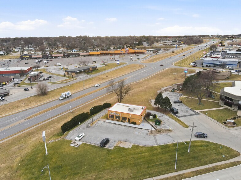 More Photos Of 14005 Q St, Omaha Fast Food For Lease