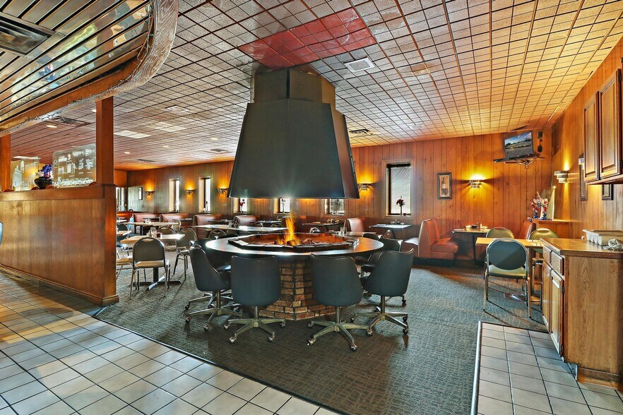 More Photos Of 2801 30th Ave, Kenosha Restaurant For Sale