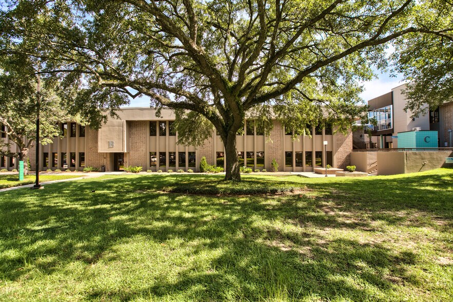 More Photos Of 2639 N Monroe St, Tallahassee Unknown For Lease