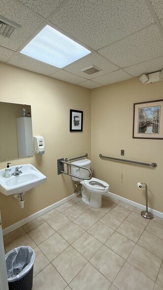 More Photos Of 675 Wilbur Cross Hwy, Berlin Office For Sale