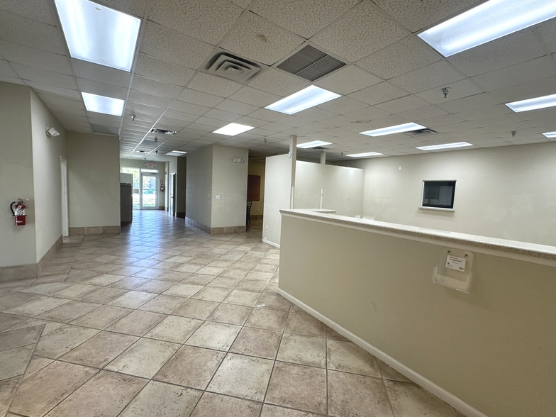 More Photos Of 7904 Interstate Ct, North Fort Myers Warehouse For Lease