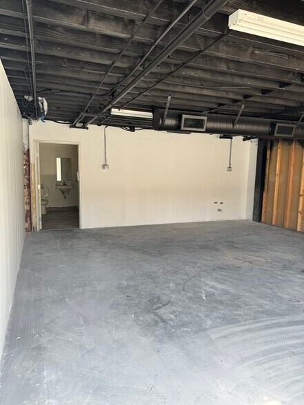 More Photos Of 4717 Laurel Canyon Blvd, Studio City Office For Sale