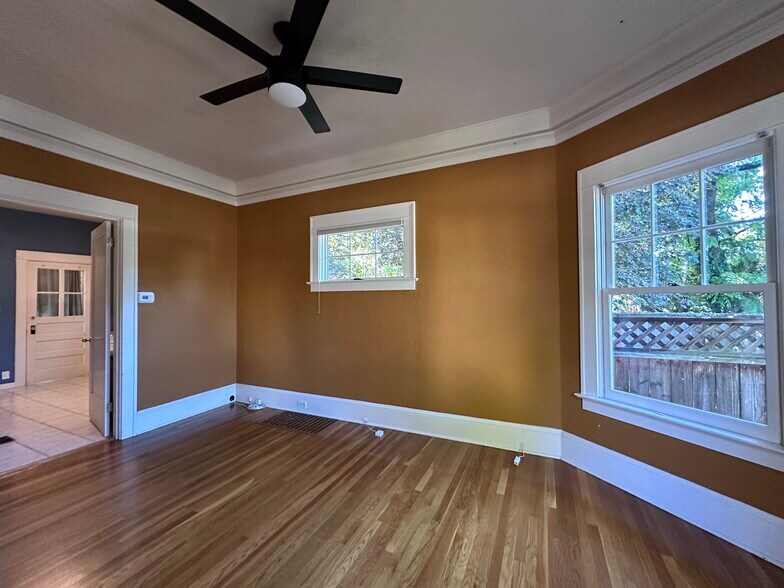 More Photos Of 619 NE Roberts Ave, Gresham Medical For Lease