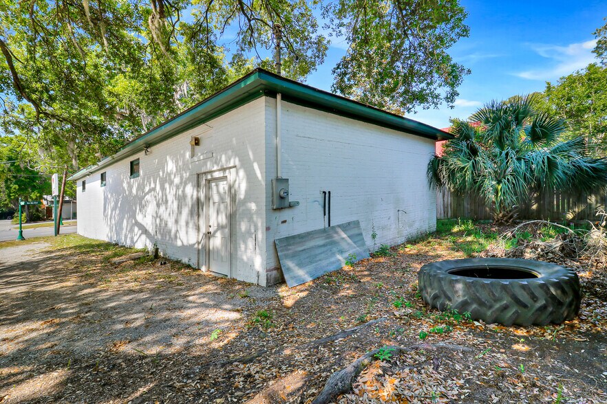 More Photos Of 307 Main Street, Ridgeland Flex For Sale