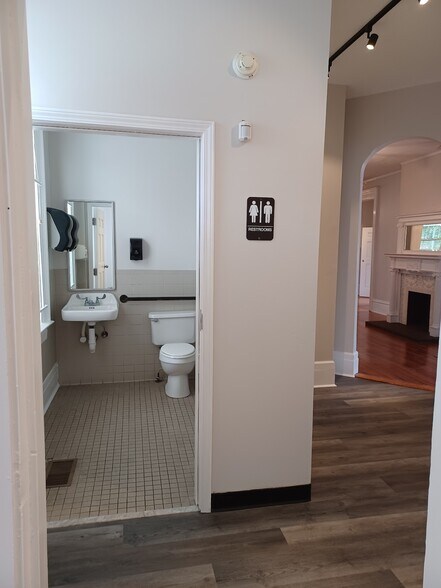 More Photos Of 330 W 9th St, Jacksonville Unknown For Lease