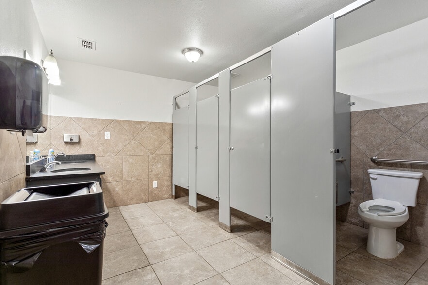 More Photos Of 10855 US Highway 69 N, Tyler Trailer Camper Park For Sale