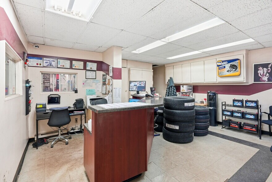 More Photos Of 1237-1255 Cousineau St, Ottawa Service For Sale