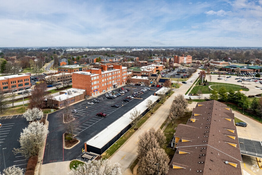 More Photos Of 2005 W Chesterfield Blvd, Springfield Apartments For Lease