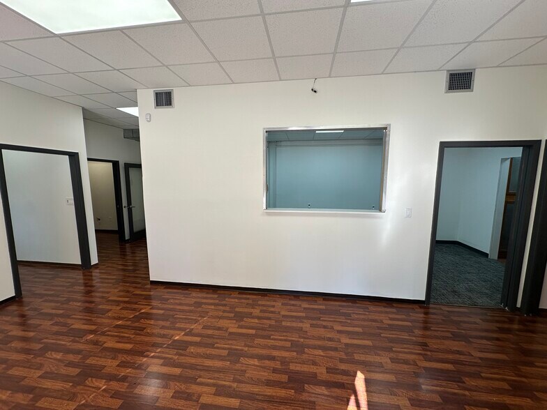 More Photos Of 5712 Val Verde St, Houston Loft Creative Space For Lease
