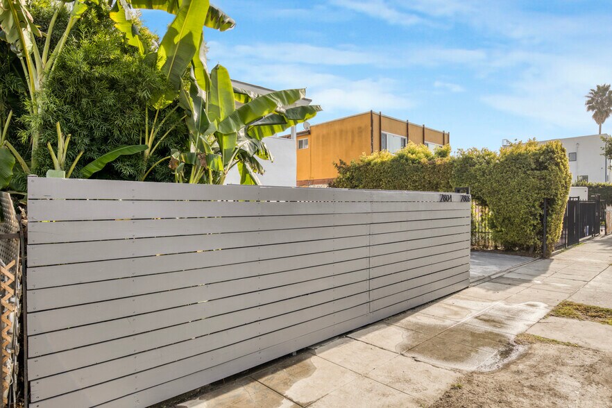 More Photos Of 2806 S Norton Ave, Los Angeles Multifamily For Sale