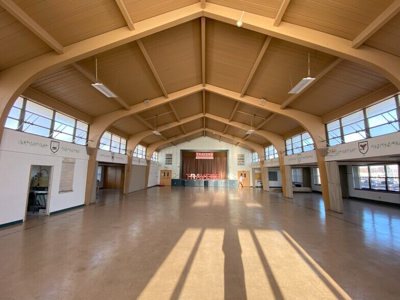 More Photos Of 660 Charbonier Rd, Florissant Religious Facility For Lease