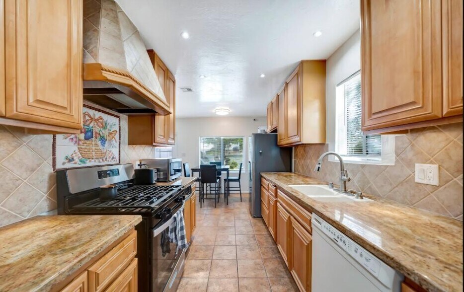 More Photos Of 6856 Hesperia Ave, Reseda Assisted Living For Sale