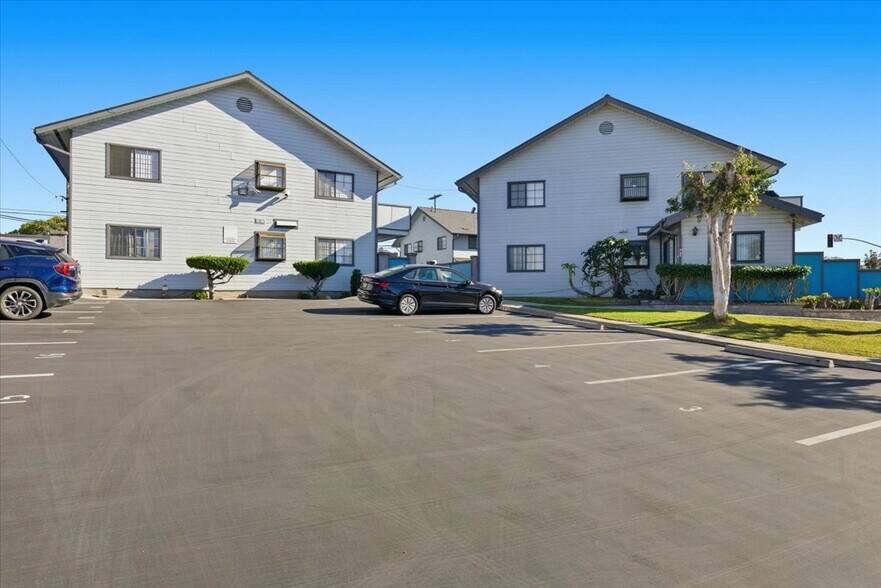 More Photos Of 1470-1530 27th St, San Diego Apartments For Sale