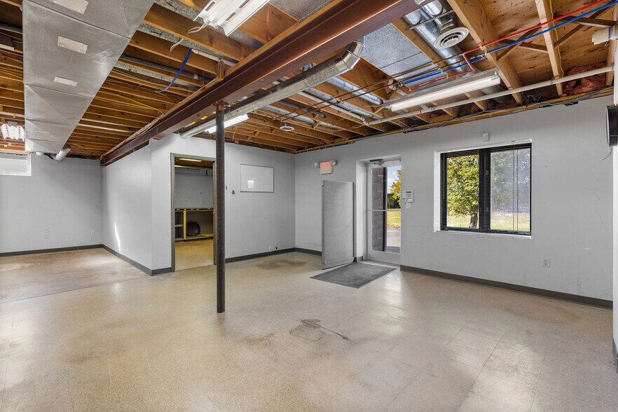 More Photos Of 1450 E Ridge Rd, Rochester Freestanding For Sale